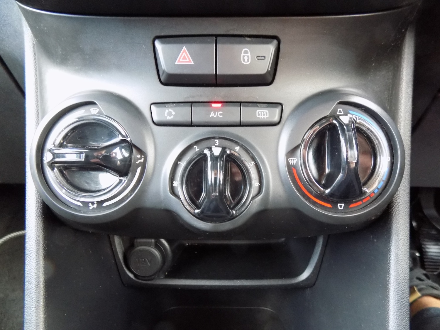 Used Peugeot 208 2012 for sale - 75566799: Photo 12