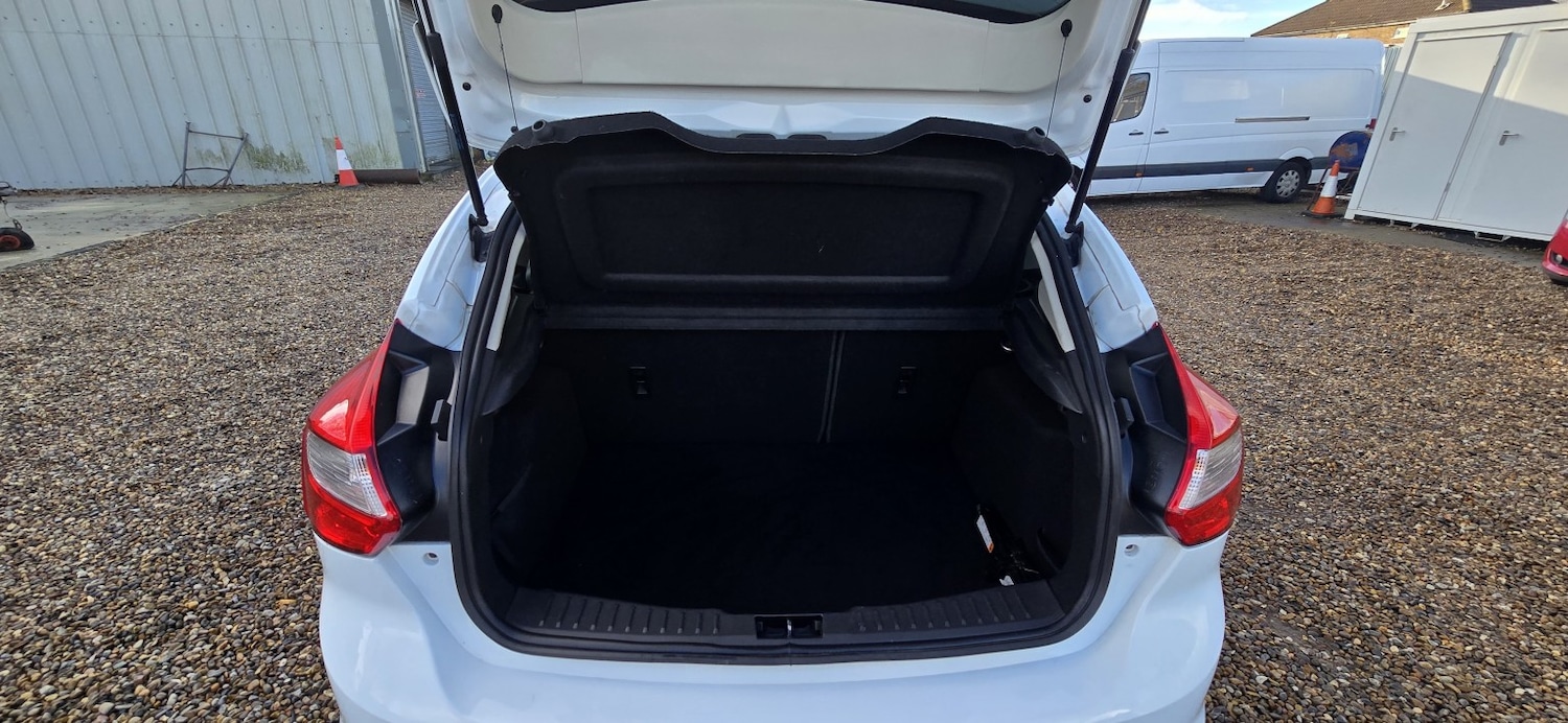 Used Ford Focus 2014 for sale - 76858888: Photo 14