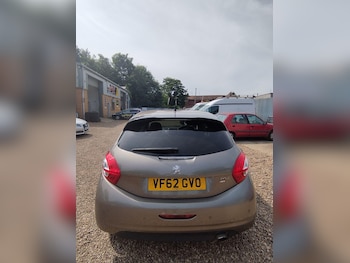 Used Peugeot 208 2012 for sale - 75543499: Photo