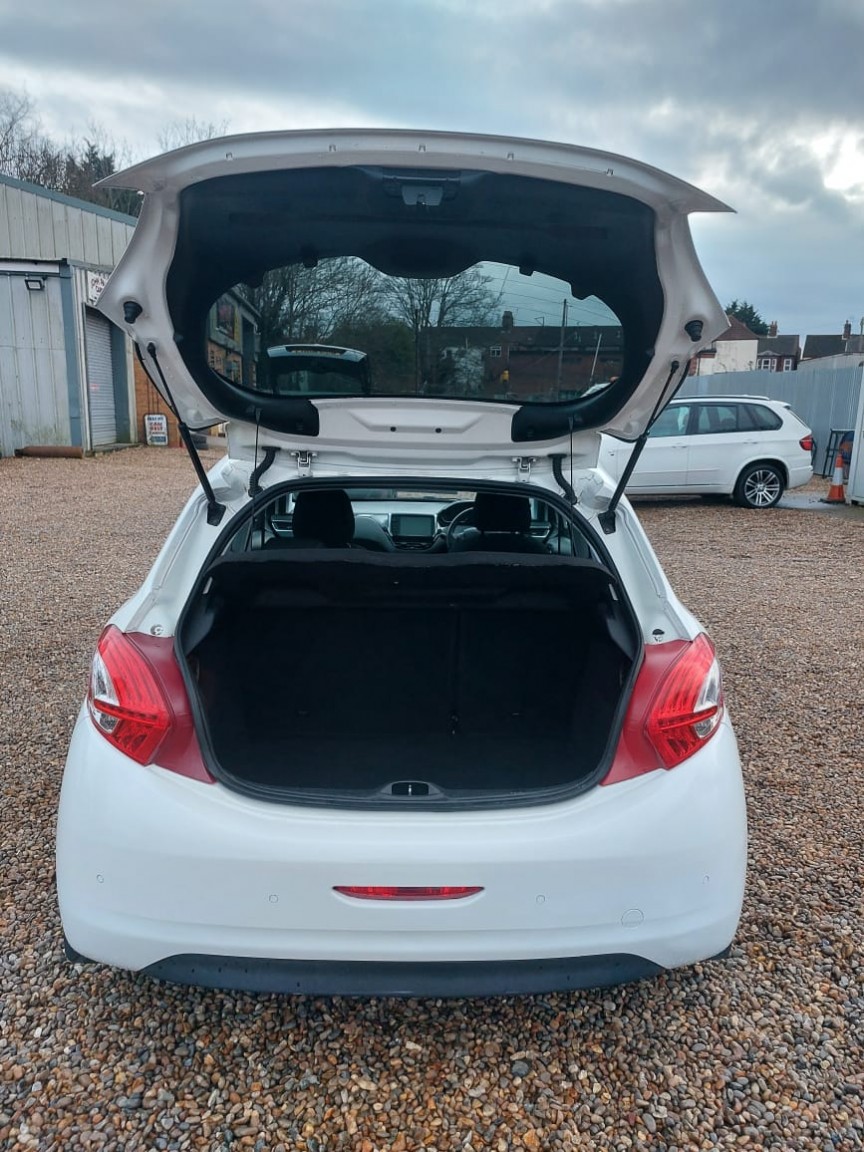Used Peugeot 208 2014 for sale - 77707313: Photo 14