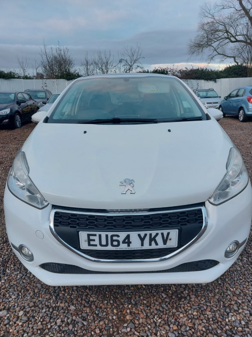 Used Peugeot 208 2014 for sale - 77707313: Photo 2