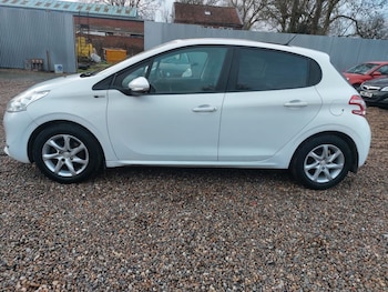 Used Peugeot 208 2014 for sale - 77707313: Photo