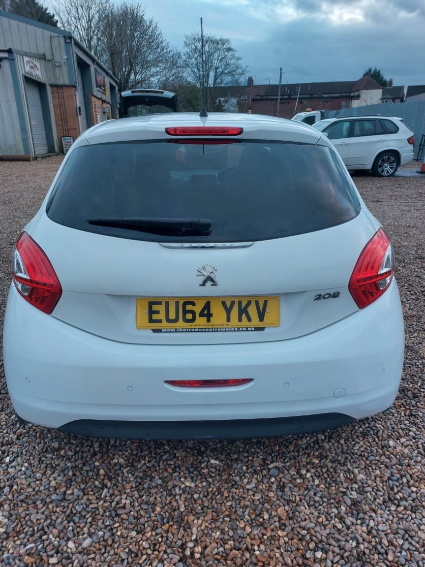 Used Peugeot 208 2014 for sale - 77707313: Photo 6