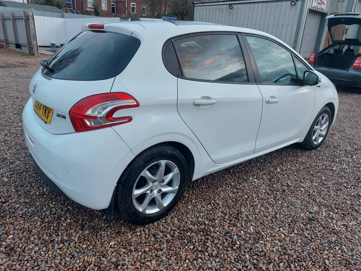 Used Peugeot 208 2014 for sale - 77707313: Photo 7