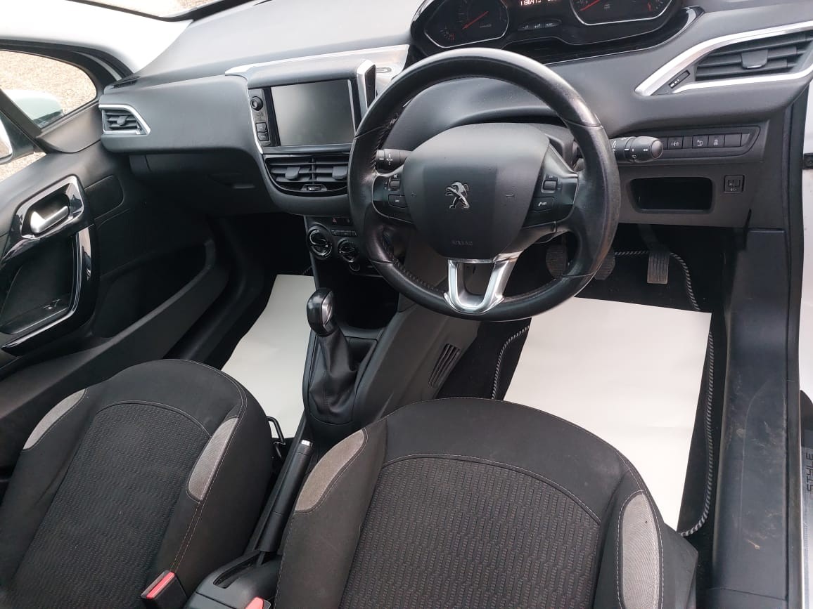 Used Peugeot 208 2014 for sale - 77707313: Photo 9