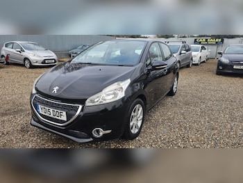Used Peugeot 208 2015 for sale - 77154318: Photo
