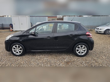 Used Peugeot 208 2015 for sale - 77154318: Photo