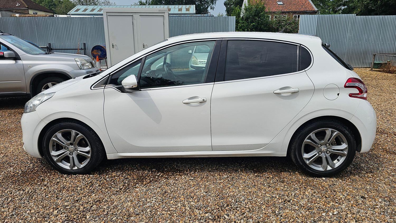 Used Peugeot 208 2015 for sale - 76982741: Photo 4