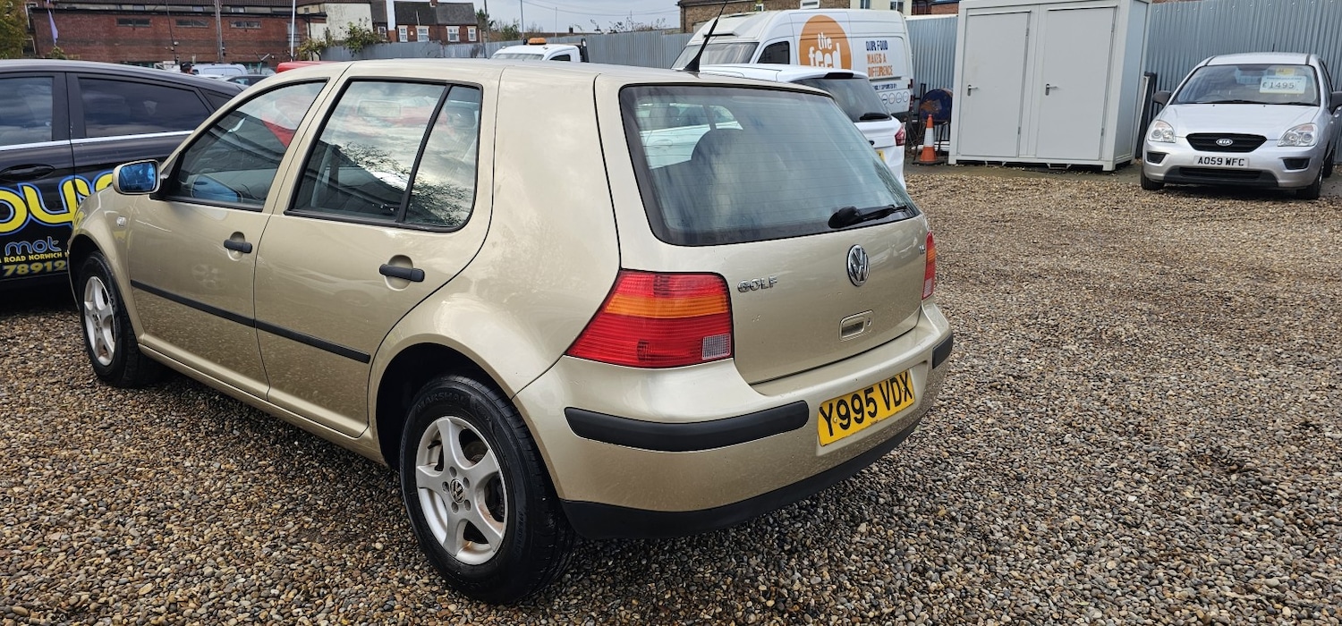Used Volkswagen Golf 2001 for sale - 76769500: Photo 5