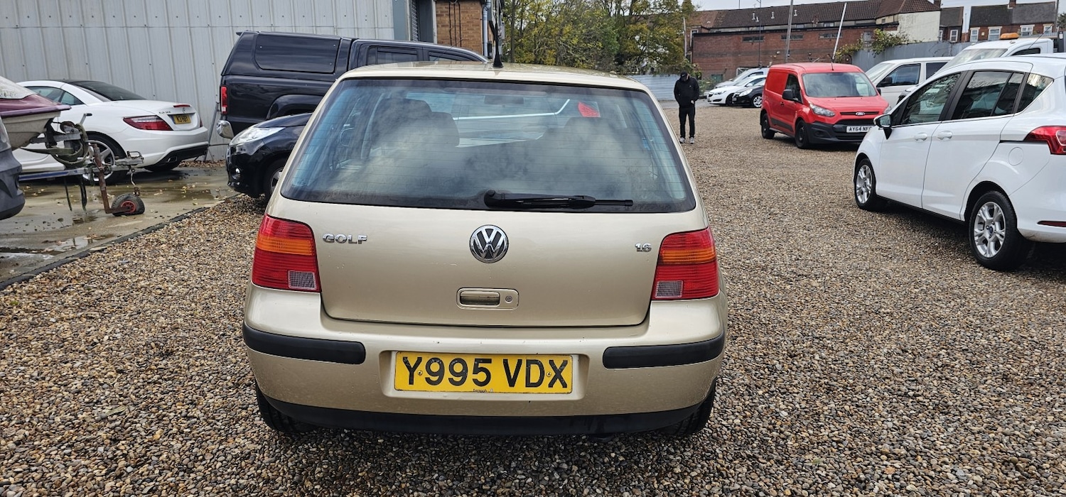 Used Volkswagen Golf 2001 for sale - 76769500: Photo 6