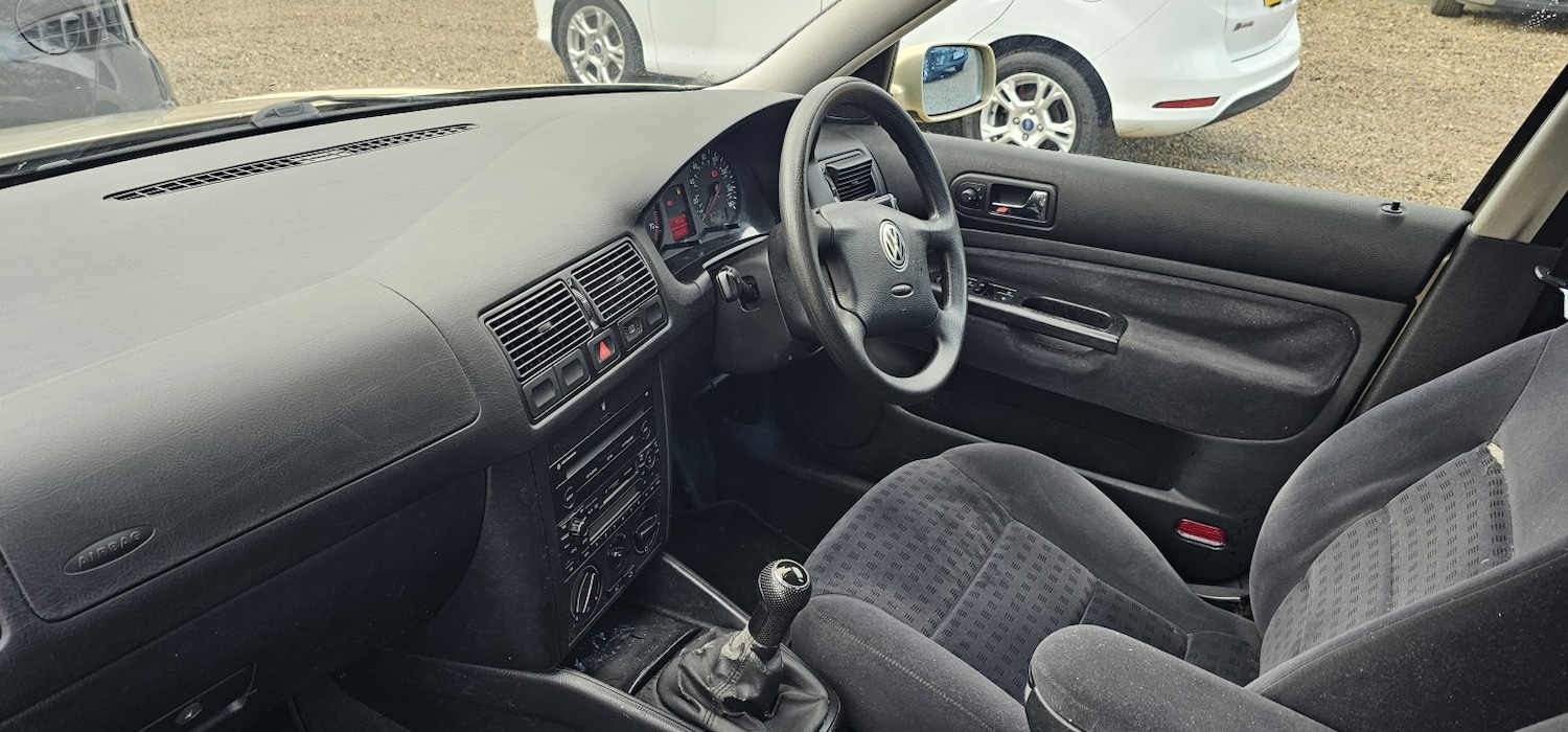 Used Volkswagen Golf 2001 for sale - 76769500: Photo 9