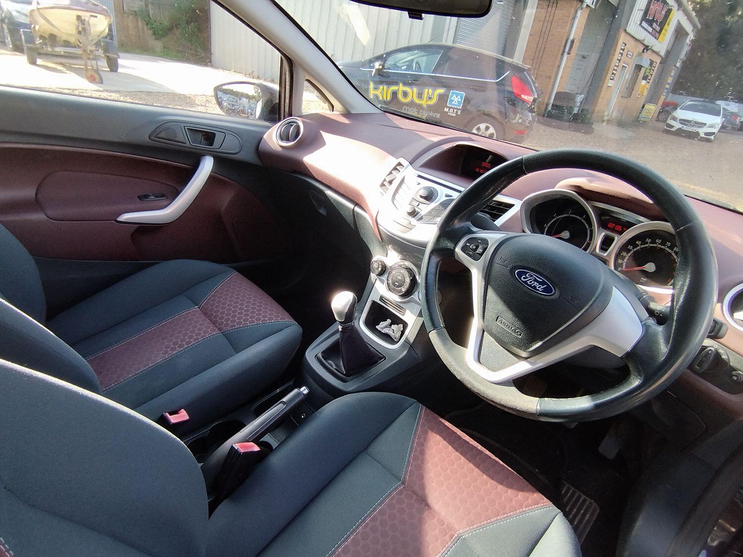 Used Ford Fiesta 2010 for sale - 76219588: Photo 9