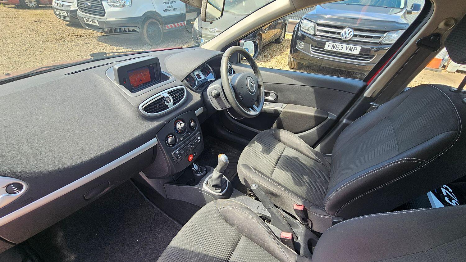 Used Renault Clio 2010 for sale - 76219577: Photo 10