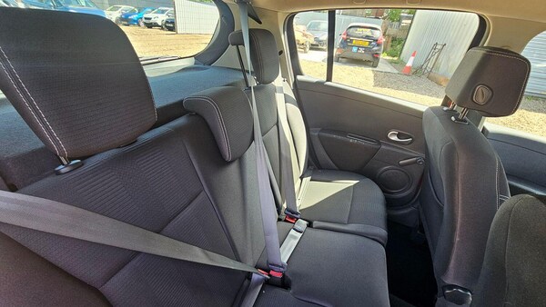 Used Renault Clio 2010 for sale - 76219577: Photo 12