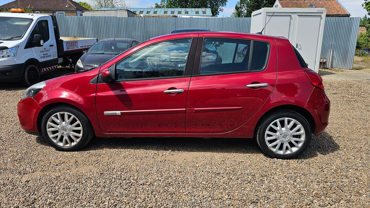 Used Renault Clio 2010 for sale - 76219577: Photo 4