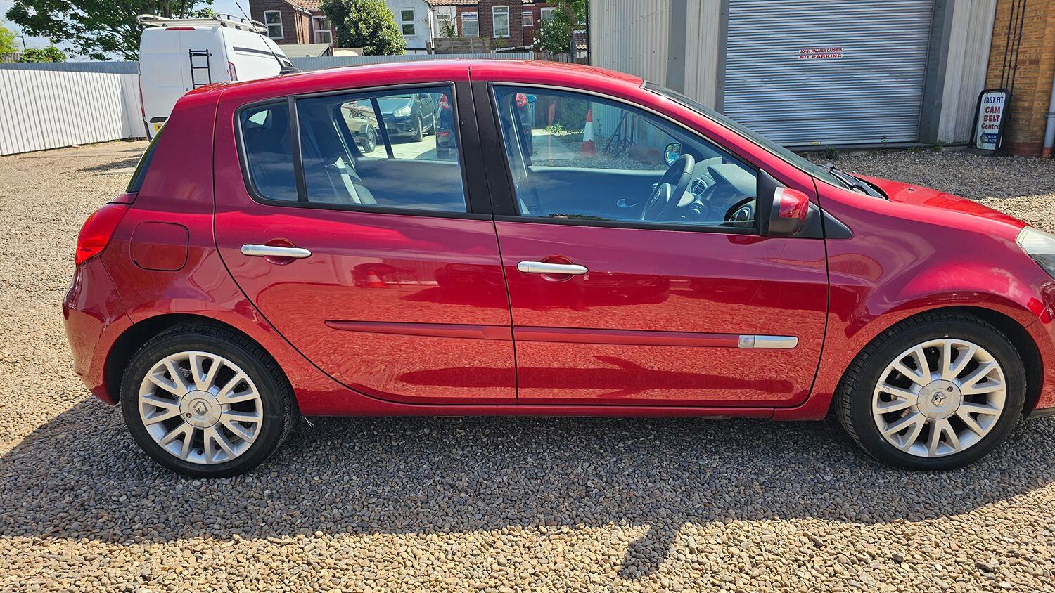 Used Renault Clio 2010 for sale - 76219577: Photo 8