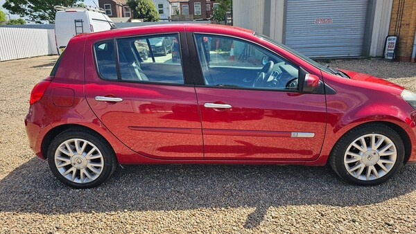 Used Renault Clio 2010 for sale - 76219577: Photo 8
