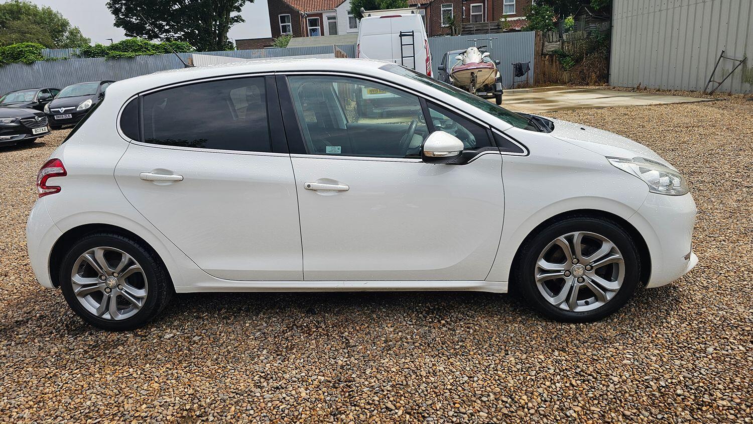 Used Peugeot 208 2015 for sale - 76219581: Photo 7