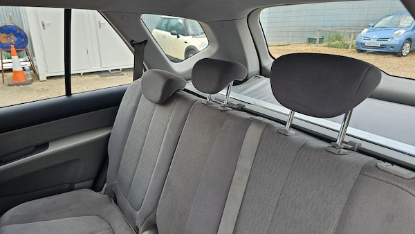 Used Kia Carens 2009 for sale - 76219589: Photo 12