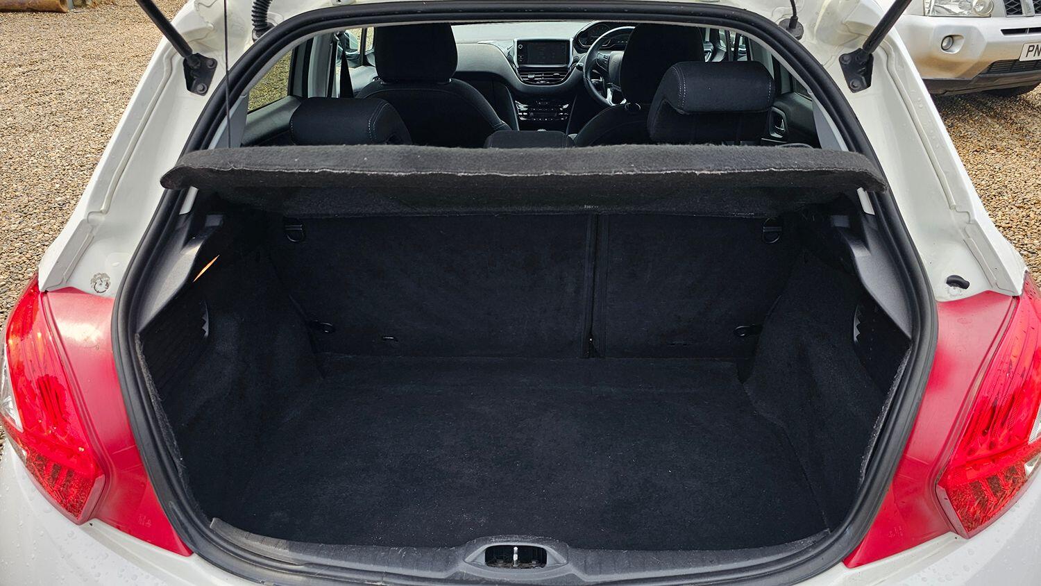 Used Peugeot 208 2015 for sale - 76560070: Photo 13