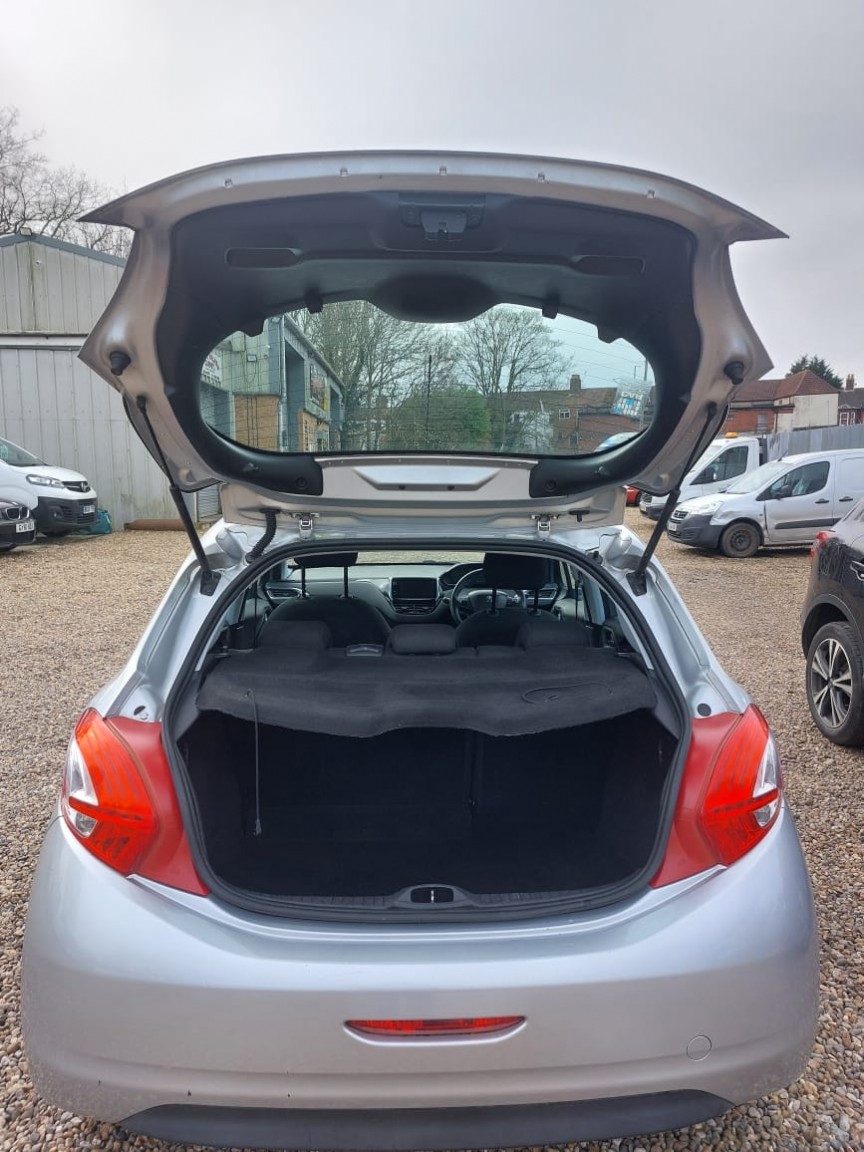 Used Peugeot 208 2013 for sale - 77881045: Photo 10