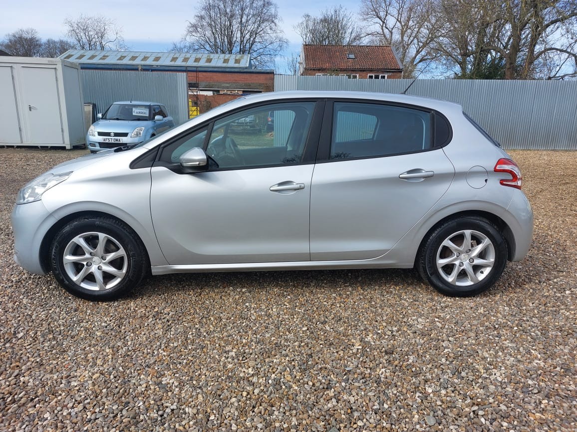 Used Peugeot 208 2013 for sale - 77881045: Photo 4
