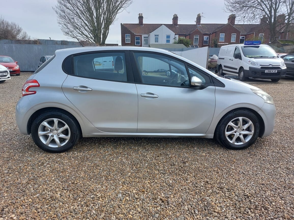 Used Peugeot 208 2013 for sale - 77881045: Photo 9