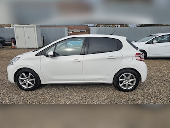 Used Peugeot 208 2014 for sale - 77742919: Photo
