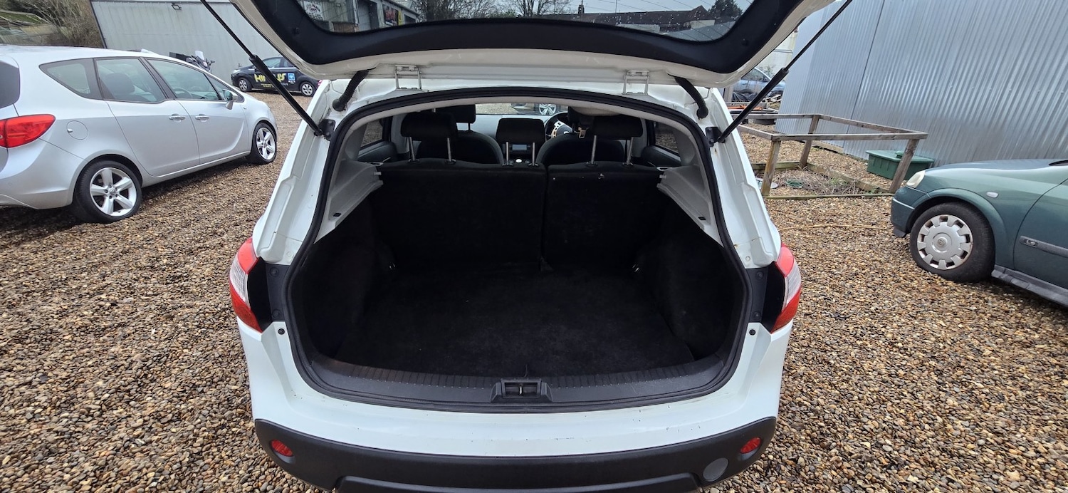 Used Nissan Qashqai 2011 for sale - 77798608: Photo 14