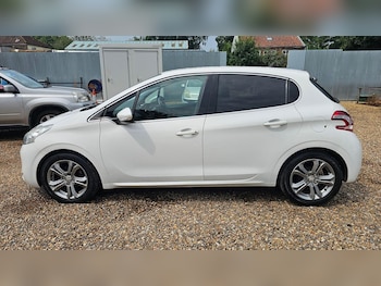 Used Peugeot 208 2015 for sale - 78202006: Photo