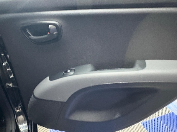 Used Hyundai i10 2013 for sale - 76122026: Photo 16