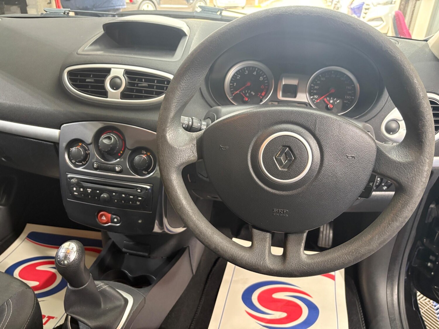 Used Renault Clio 2011 for sale - 76175537: Photo 27