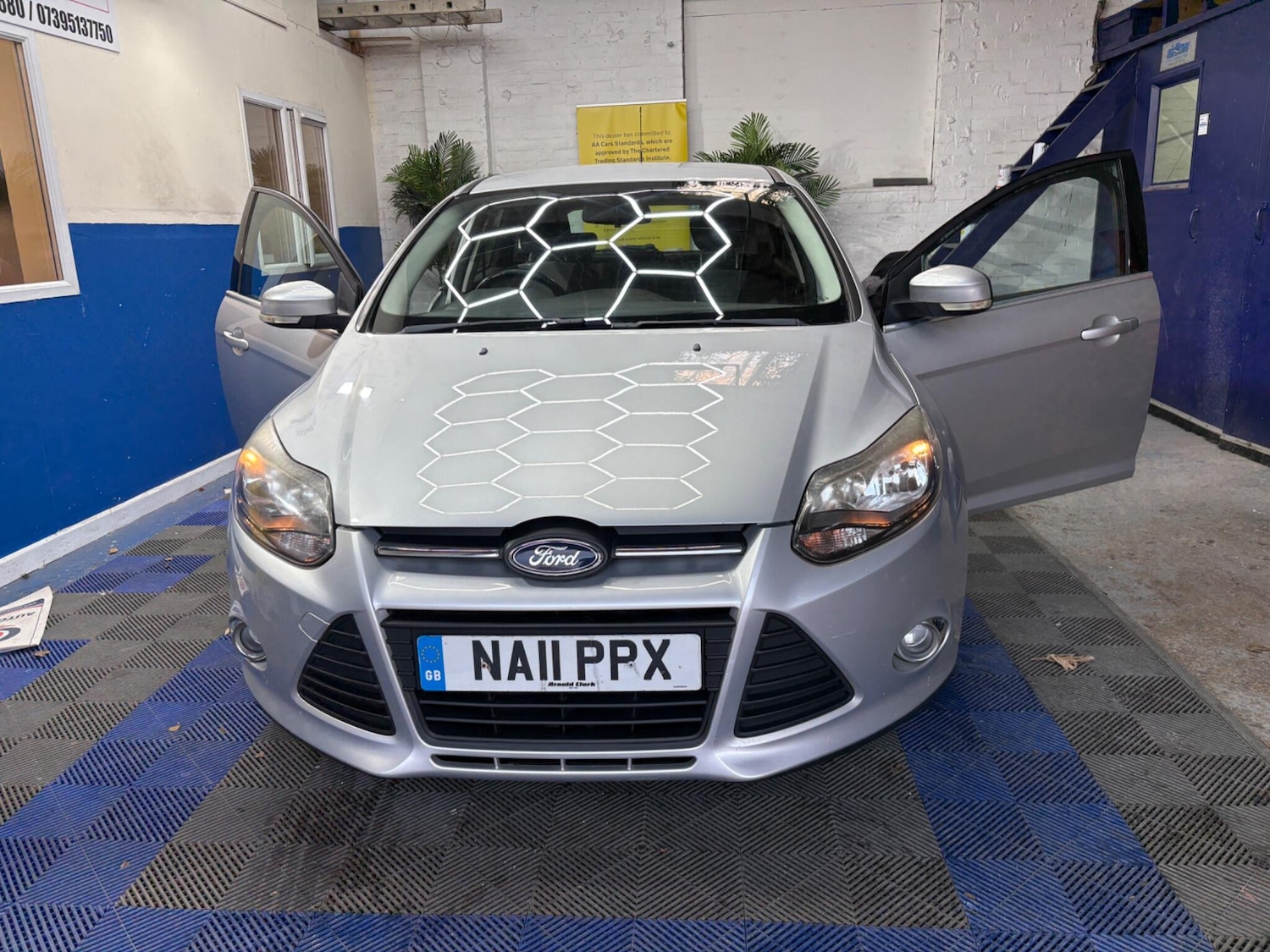 Used Ford Focus 2011 for sale - 76585588: Photo 2