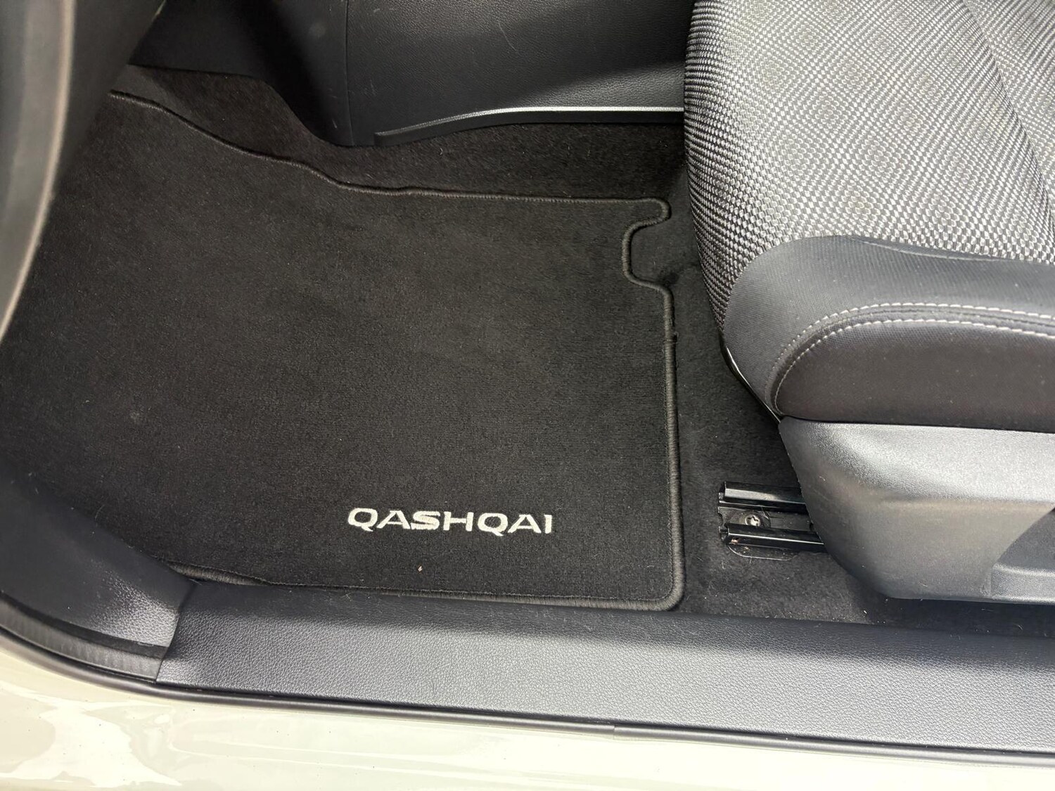 Used Nissan Qashqai 2015 for sale - 77959436: Photo 30