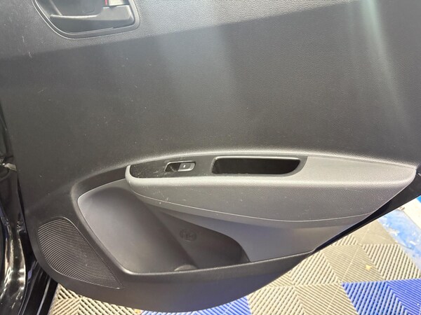 Used Hyundai i10 2017 for sale - 76214219: Photo 17
