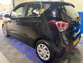 Used Hyundai i10 2017 for sale - 76214219: Photo 4