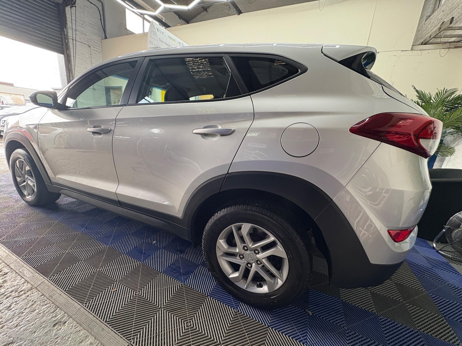 Used Hyundai TUCSON 2017 for sale - 75916164: Photo 3
