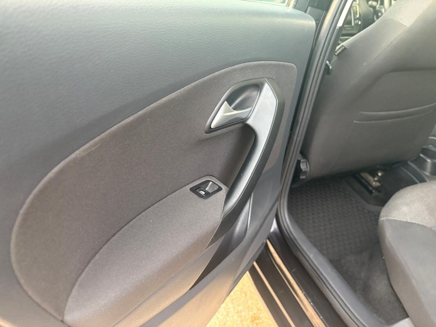 Used Volkswagen Polo 2015 for sale - 77959408: Photo 33