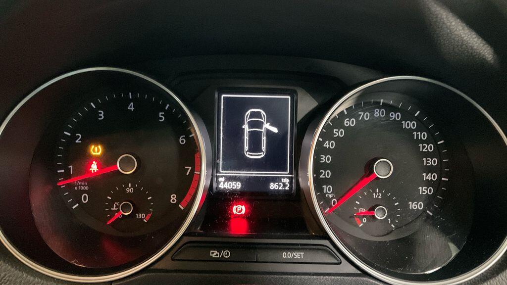 Used Volkswagen Polo 2015 for sale - 77959408: Photo 46