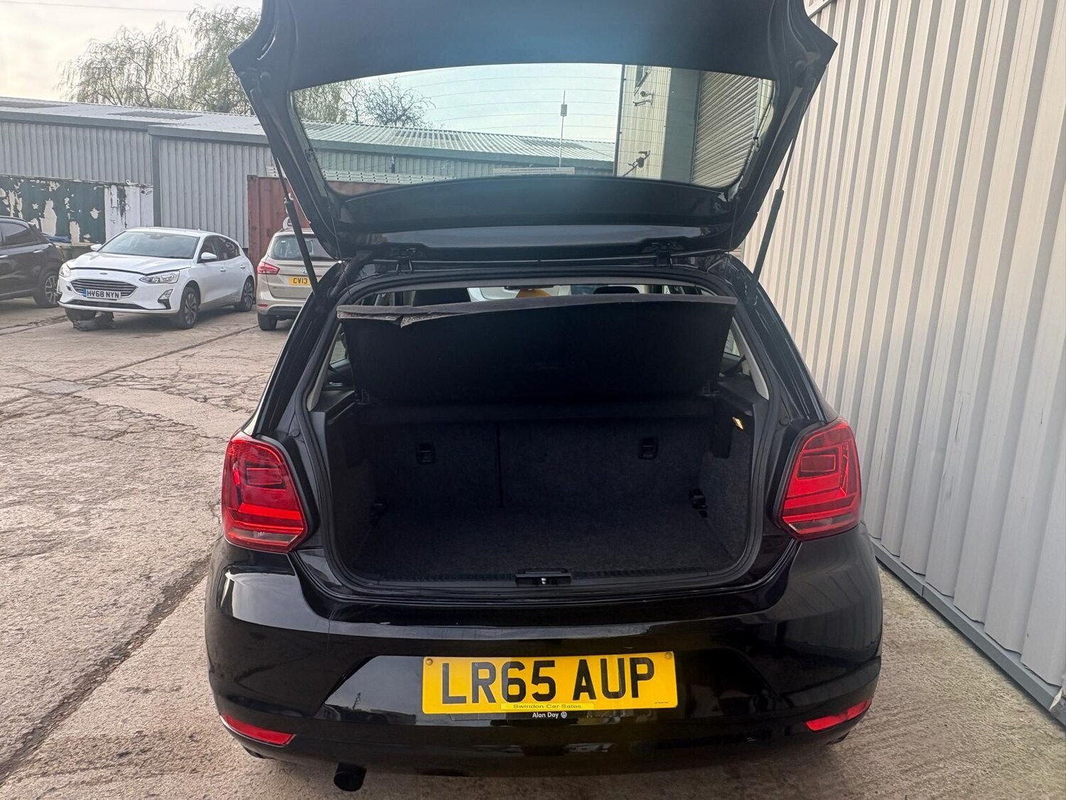 Used Volkswagen Polo 2015 for sale - 77959408: Photo 50