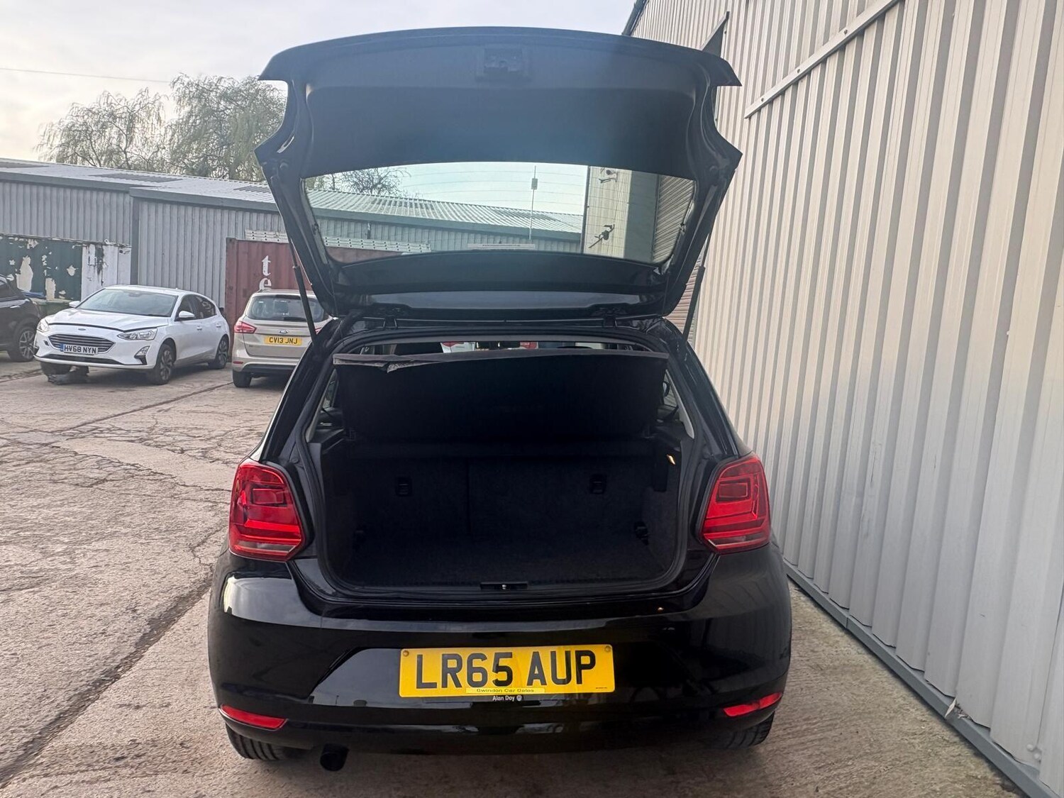 Used Volkswagen Polo 2015 for sale - 77959408: Photo 51