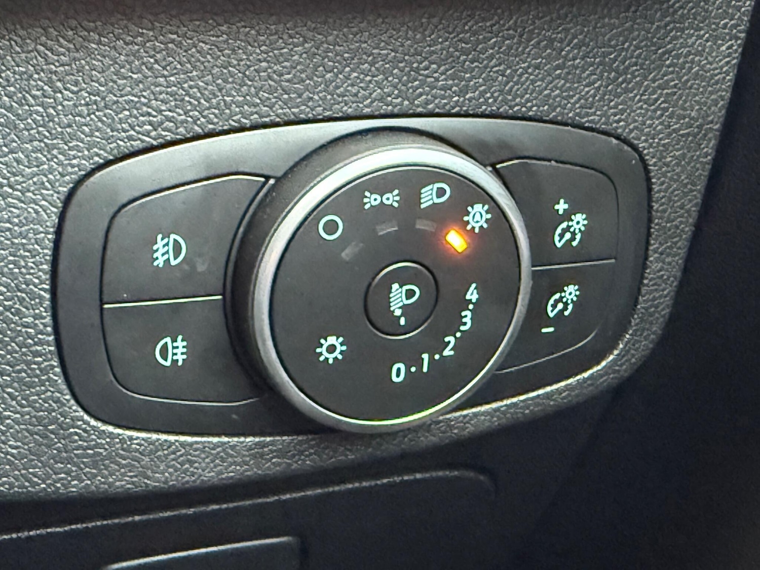 Used Ford Focus 2018 for sale - 76633742: Photo 31