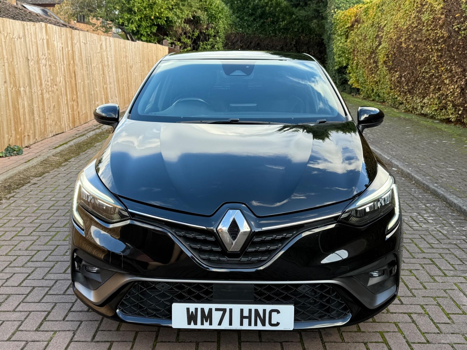 Used Renault Clio for sale - 76608477: Photo 2