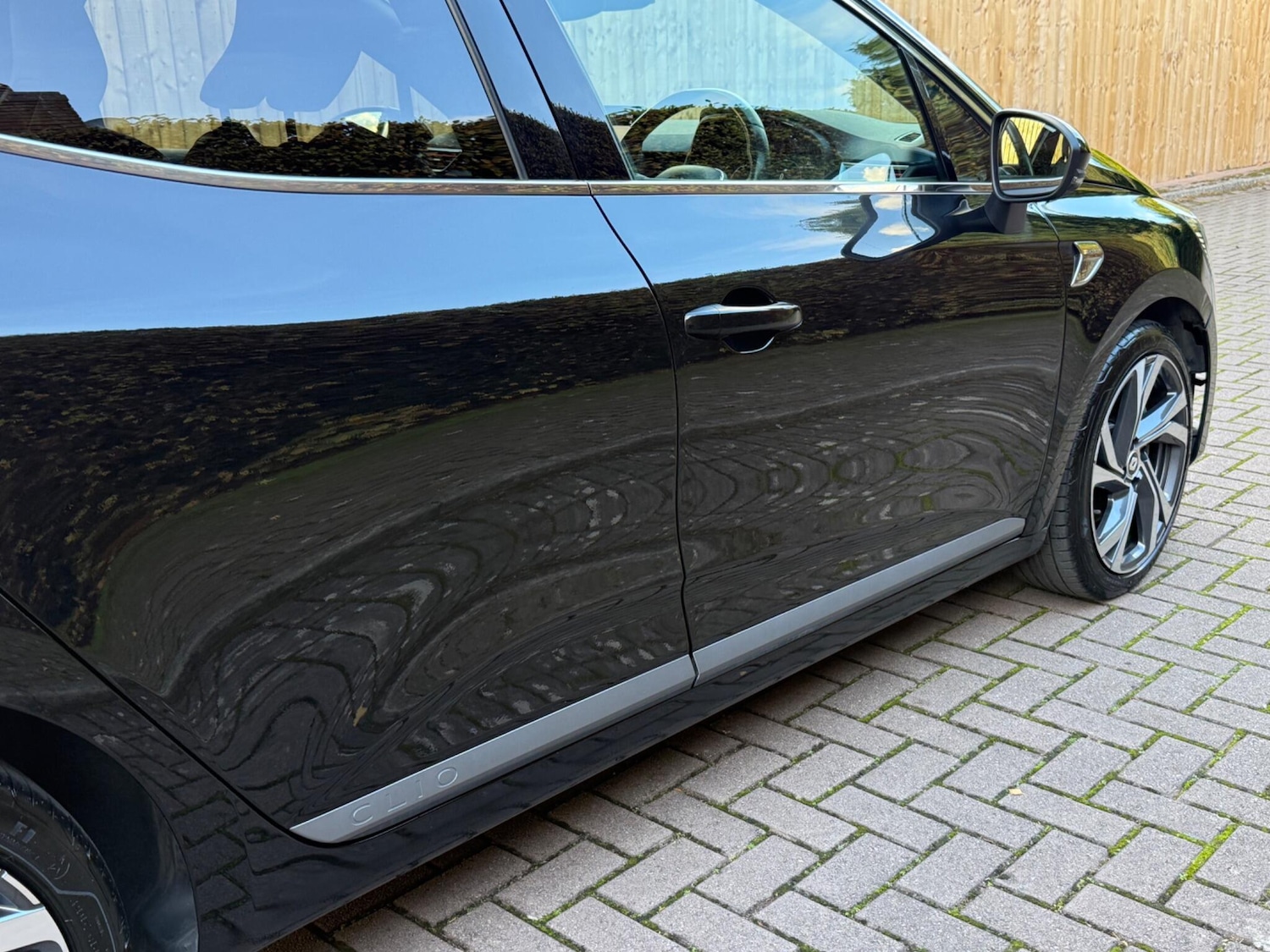 Used Renault Clio for sale - 76608477: Photo 21