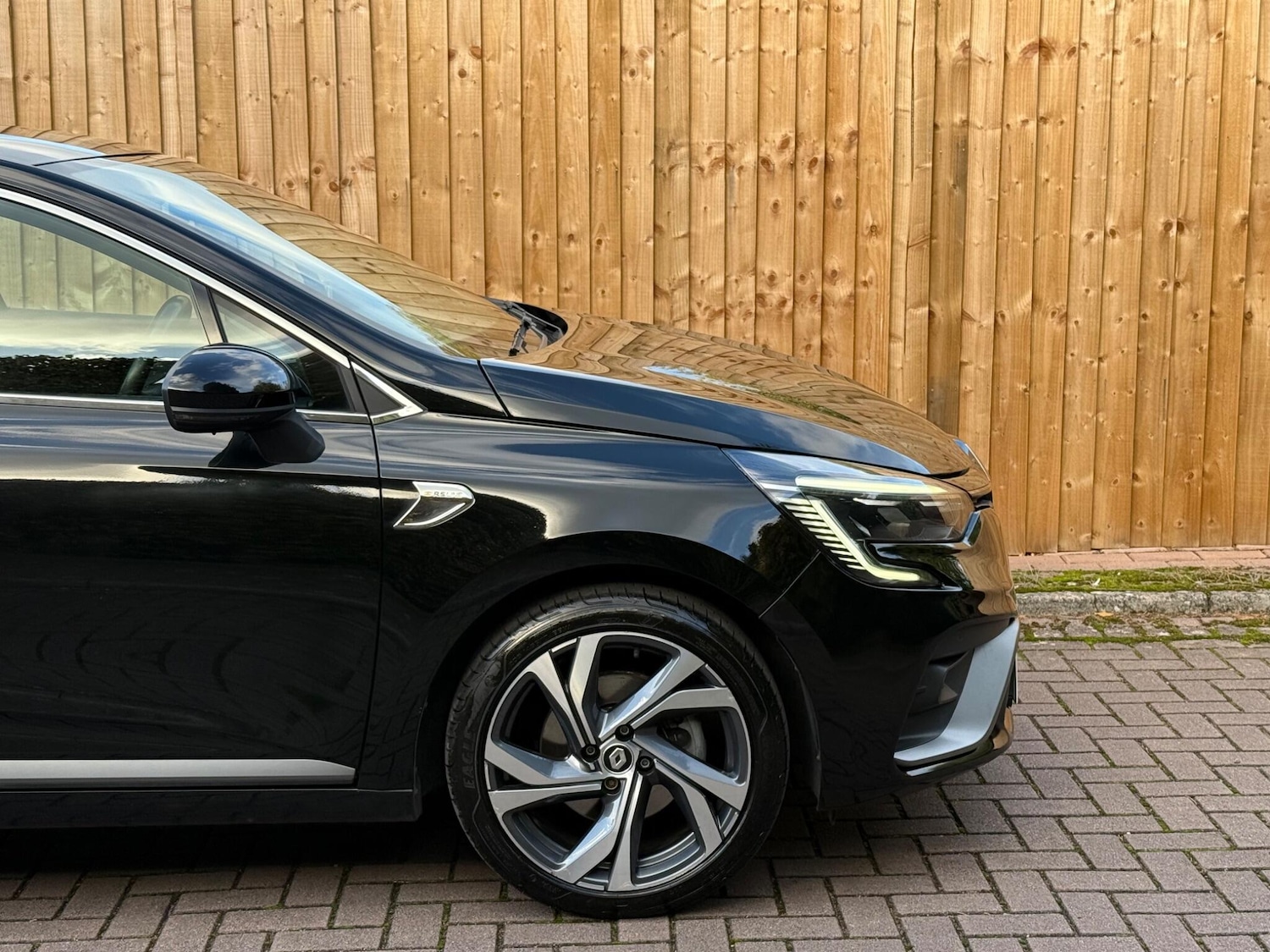 Used Renault Clio for sale - 76608477: Photo 23