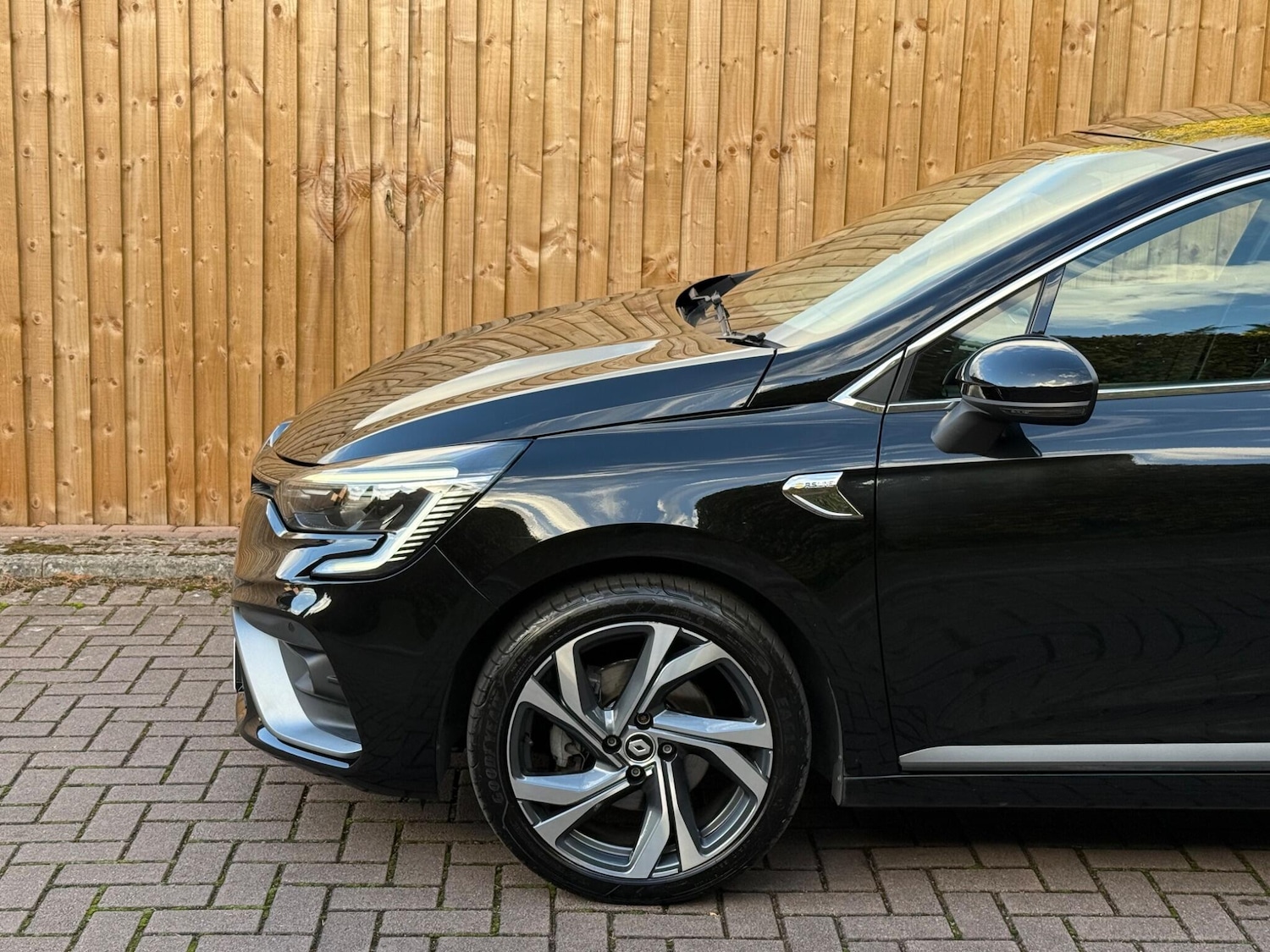 Used Renault Clio for sale - 76608477: Photo 24