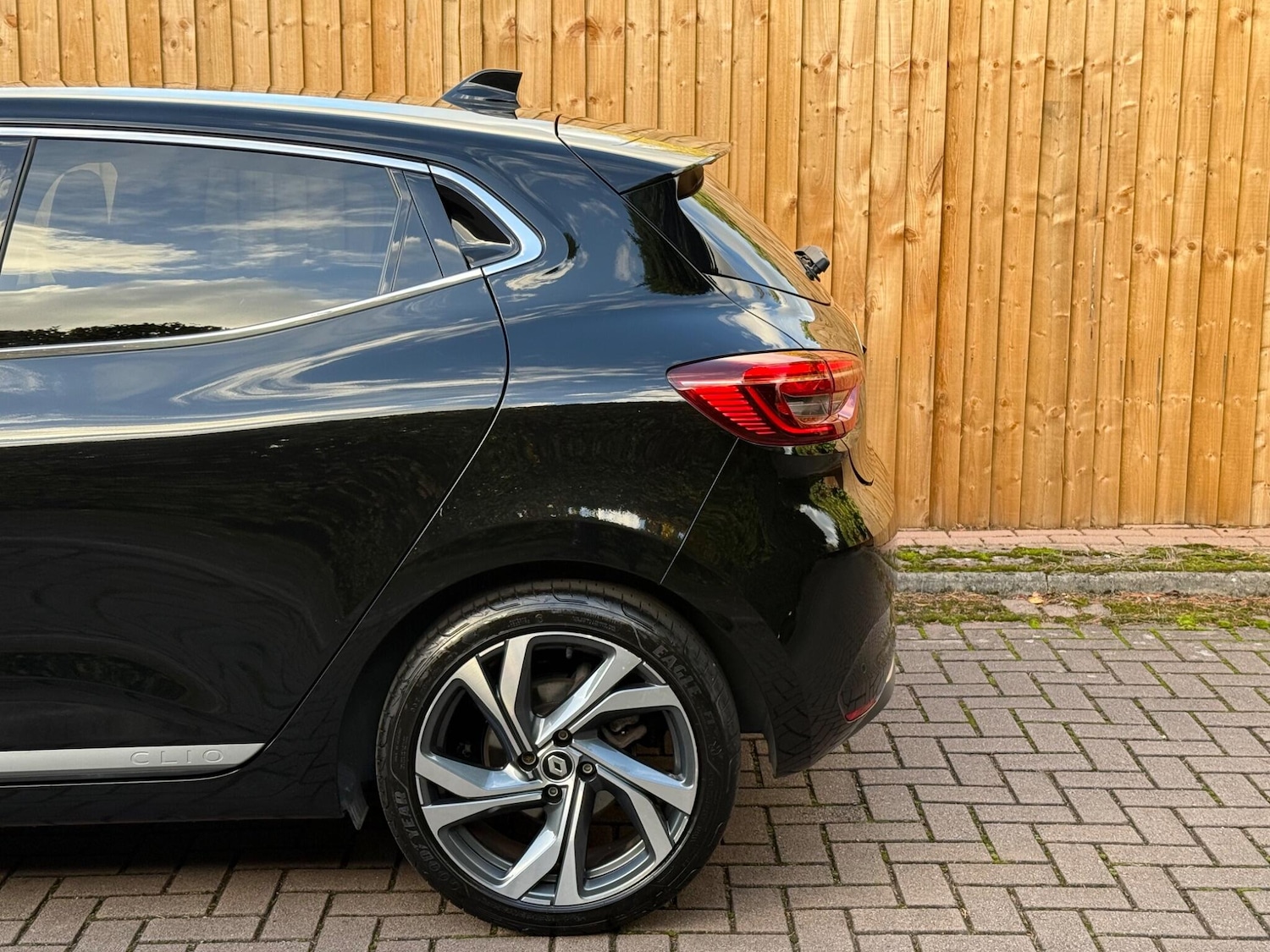 Used Renault Clio for sale - 76608477: Photo 25