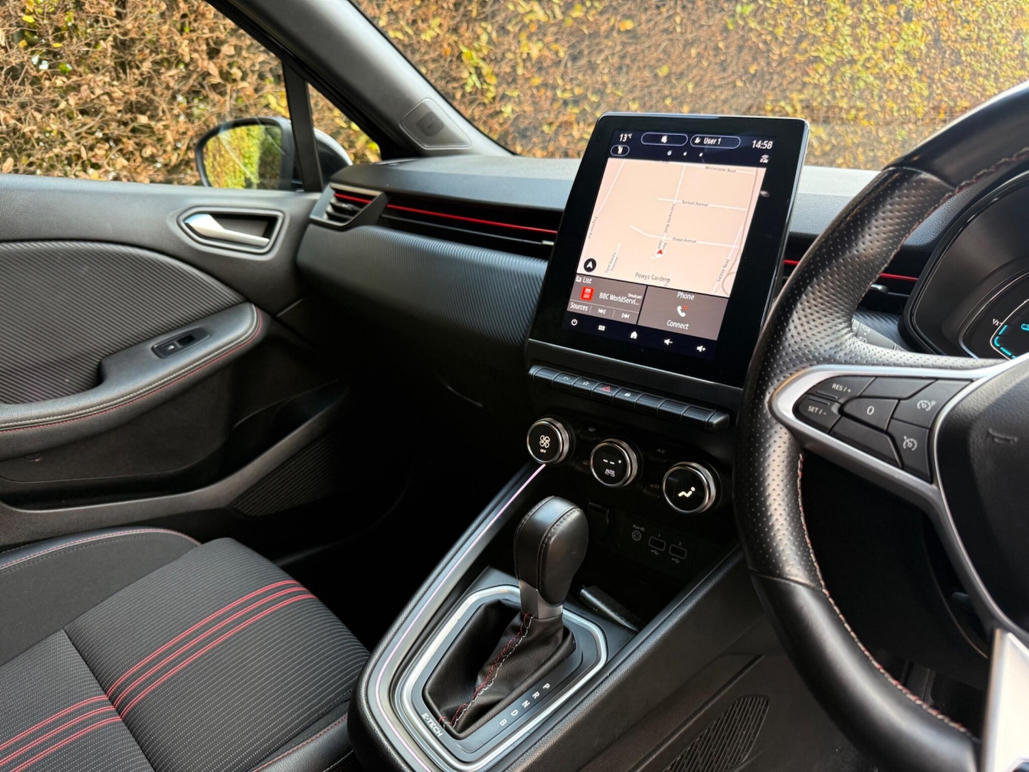 Used Renault Clio for sale - 76608477: Photo 32