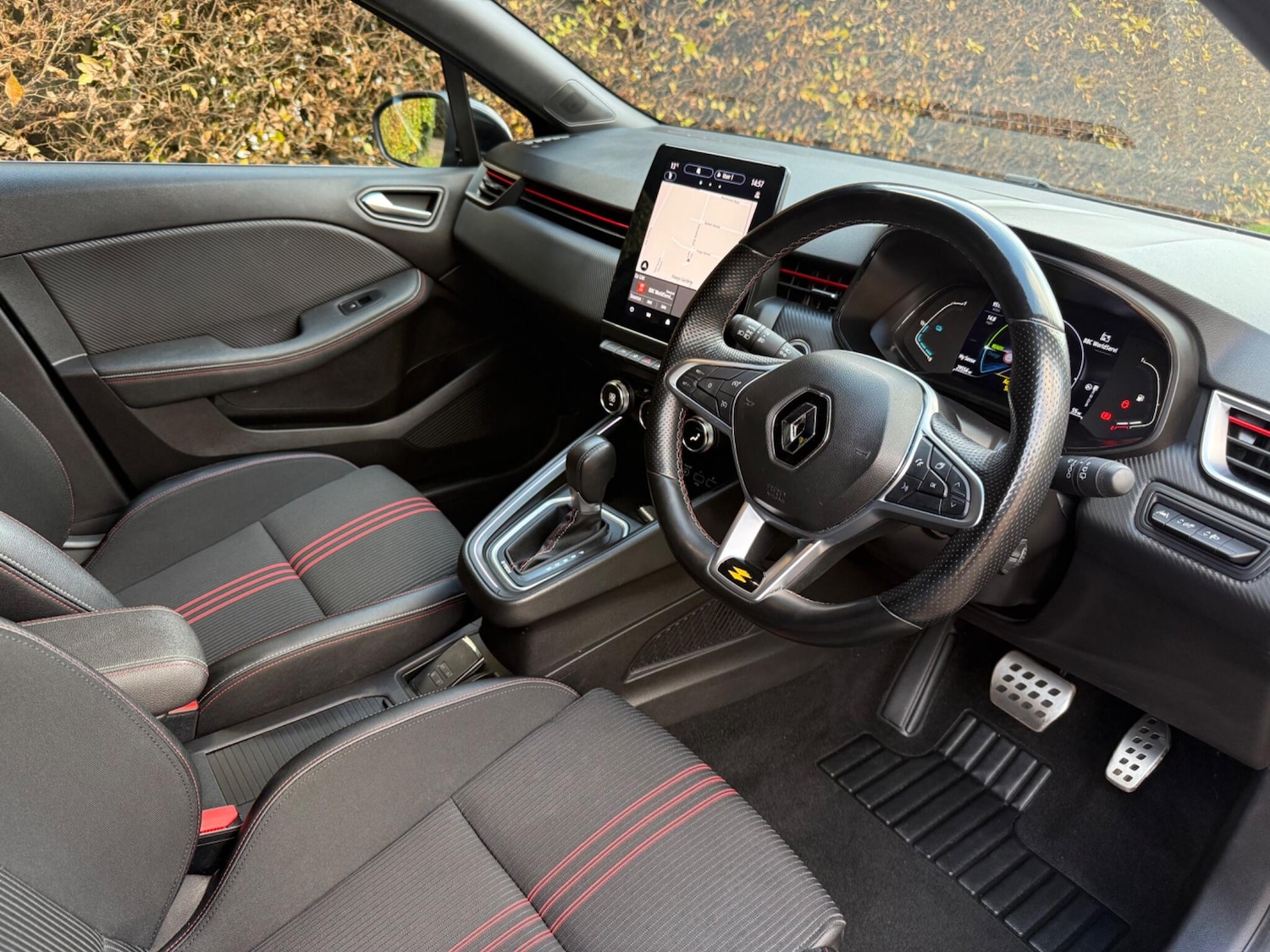 Used Renault Clio for sale - 76608477: Photo 43