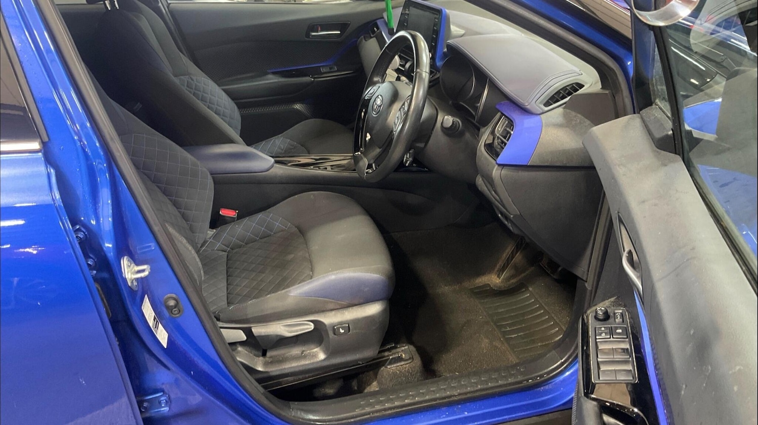 Used Toyota C-HR 2020 for sale - 78072847: Photo 3